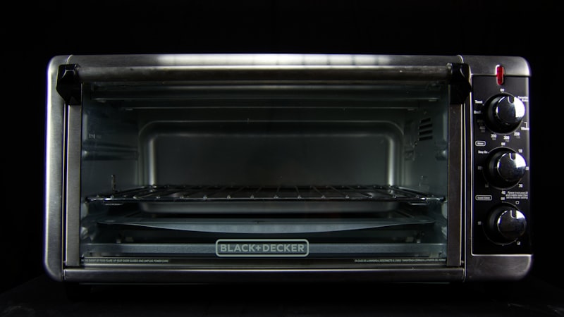 编辑精选纪录片《地球脉动III》自然风光海报，展现海洋与森林奇观